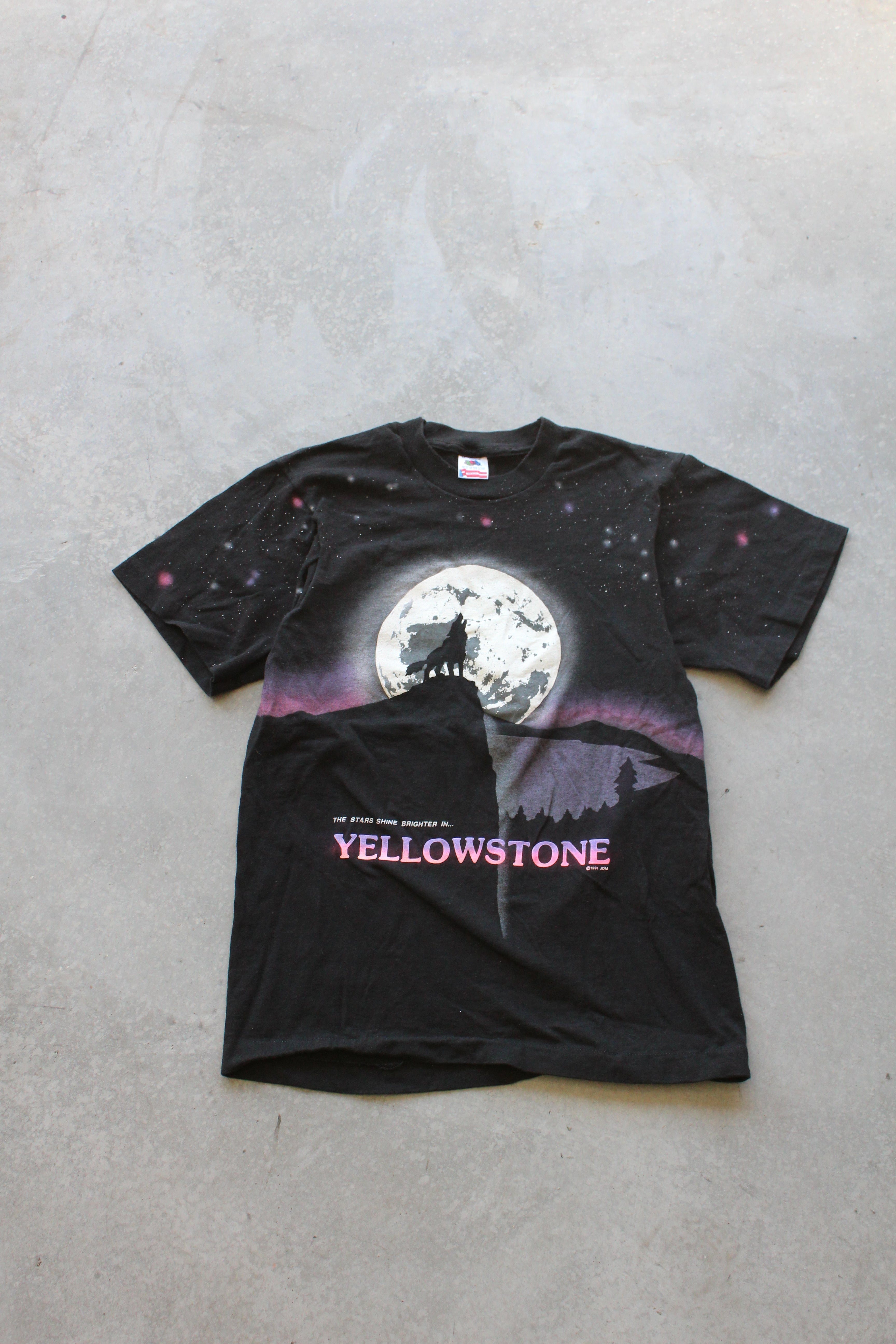 VTG 90's Yellowstone Wolf Tee AOP - M